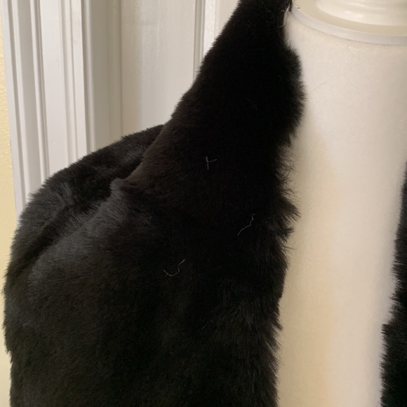 Brand new!  Beautiful faux fur scarf - Picture 3 of 4